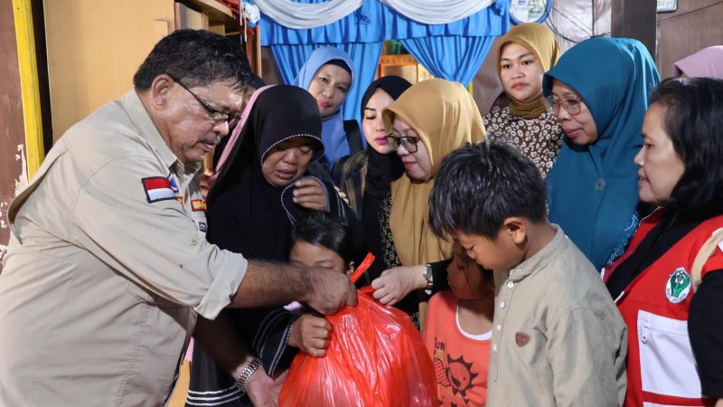 Pj Bupati Ahmadi Akil bersama Pemkab Pinrang Salurkan Langsung Bantuan Bencana di Lembang