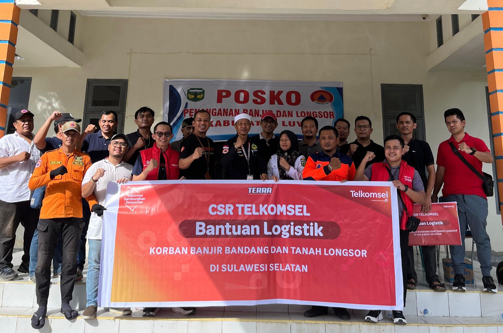 Sambungkan Senyuman, Telkomsel Berikan Bantuan untuk Korban Bencana Alam di Kabupaten Luwu