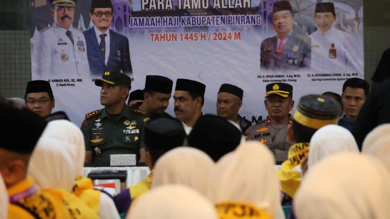 Pj Bupati Ahmadi Akil Lepas 392 JCH Pinrang Kloter 6