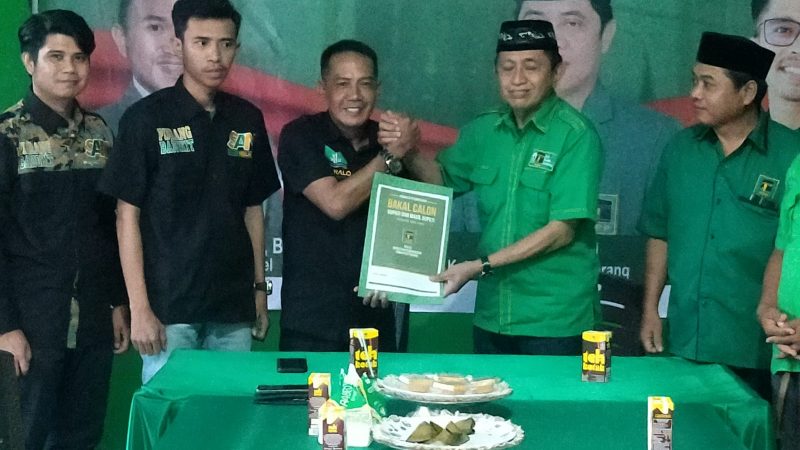 Utusan Kader Senior Golkar Ambil Formulir Pendaftaran Calon Bupati Pinrang di PPP