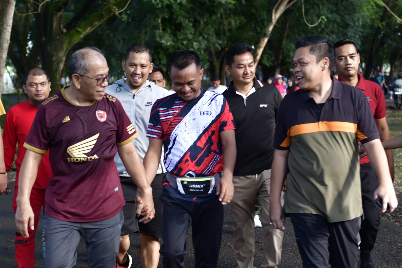 IAS Jogging Bareng Yasir Mahmud dan Asman Sulaiman di Gelora Lapatau Bone