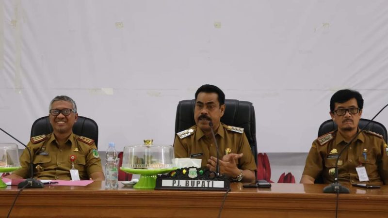 Pj Bupati Pinrang Pimpin Rakor bersama Camat dan Lurah serta Kepala Desa, Tekankan Jajaran Sukseskan Pilkada