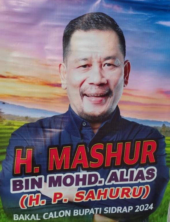 Banners Bakal Calon Bupati Sidrap Haji Mashur Bertaburan di Kecamatan Maritengngae