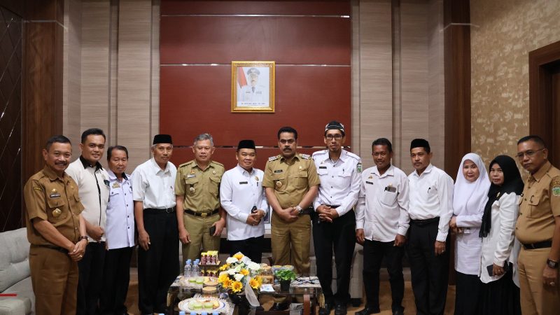 Pj Bupati Ahmadi Akil Terima Audiensi Panpel Porseni Madrasah Pinrang