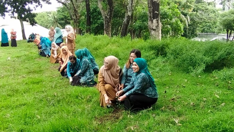 Peringati Hari Bumi, PKK Parepare Tanam Pohon di Lapangan Upacara Kota