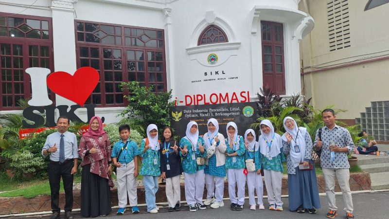 Cara Unik Kepsek Lazuardi Ibnu Sina Kendari Terapkan Metode Belajar Sambil Field Trip Luar Negeri