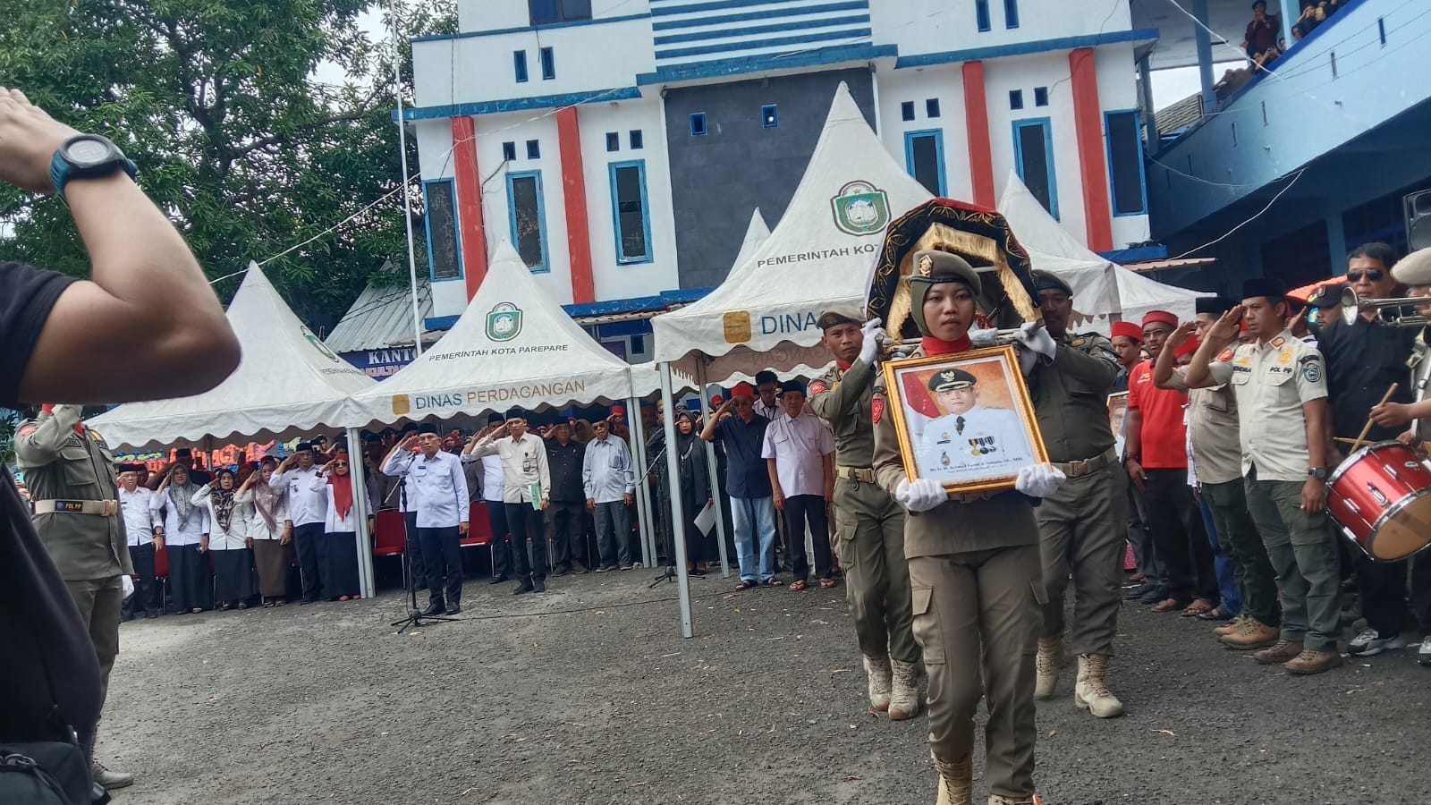 Gelar Upacara, Pemkot Parepare Lepas Jenazah Mantan Wakil Wali Kota Faisal Andi Sapada