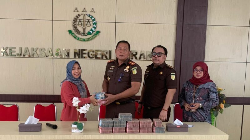 Kajari Pinrang Terima Pembayaran Pidana Denda Rp1 Miliar dari Terpidana Kasus Narkoba