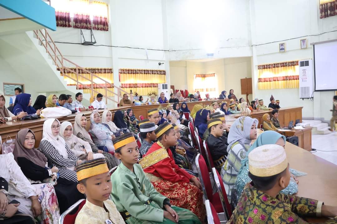 Penamatan Siswa SDN 8 Pinrang, Pj Bupati Ahmadi Akil Banggakan Peran Tenaga Pendidik dalam Pembentukan Karakter