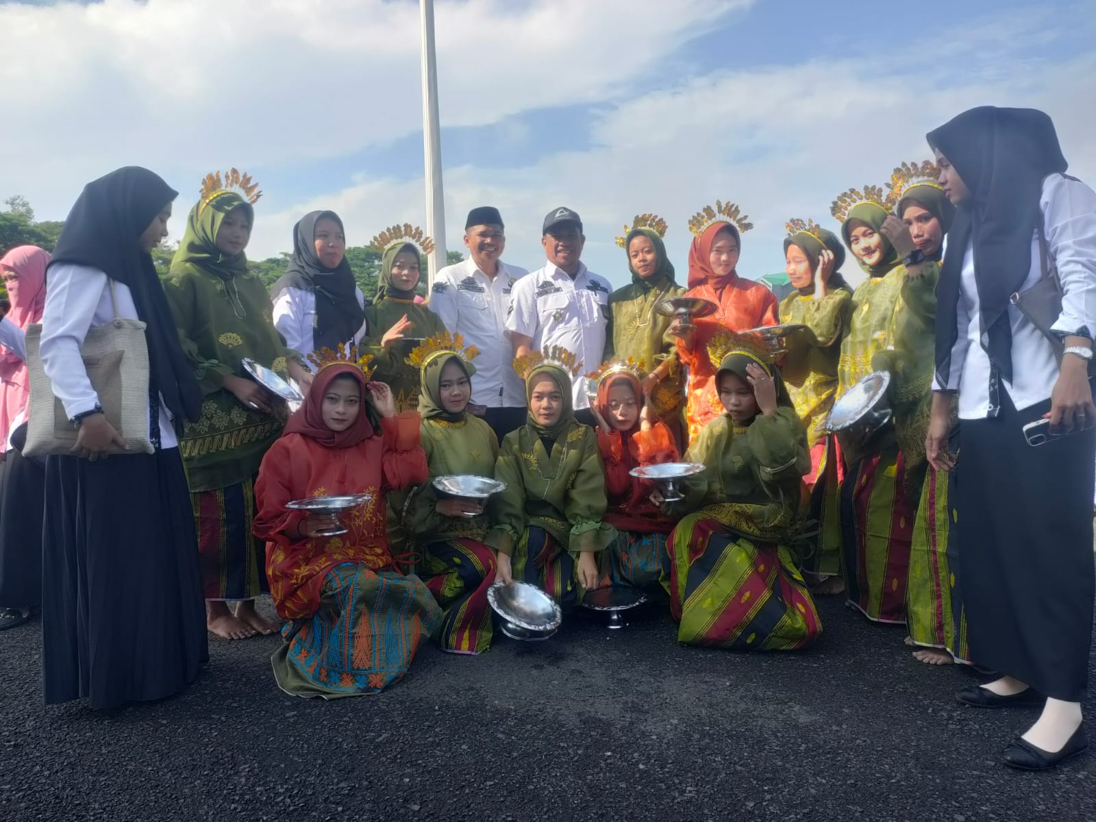 Ribuan Pelajar di Pinrang Ikut Tari Padduppa Secara Massal