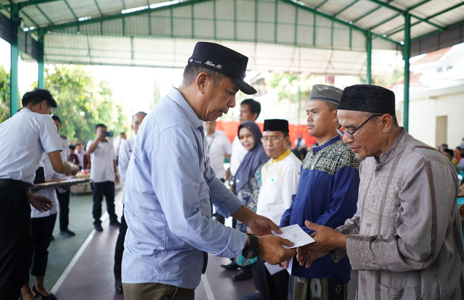 Pemkot Parepare Serahkan Insentif bagi Ketua RW hingga Pegawai Syara untuk Triwulan Dua Tahun 2024