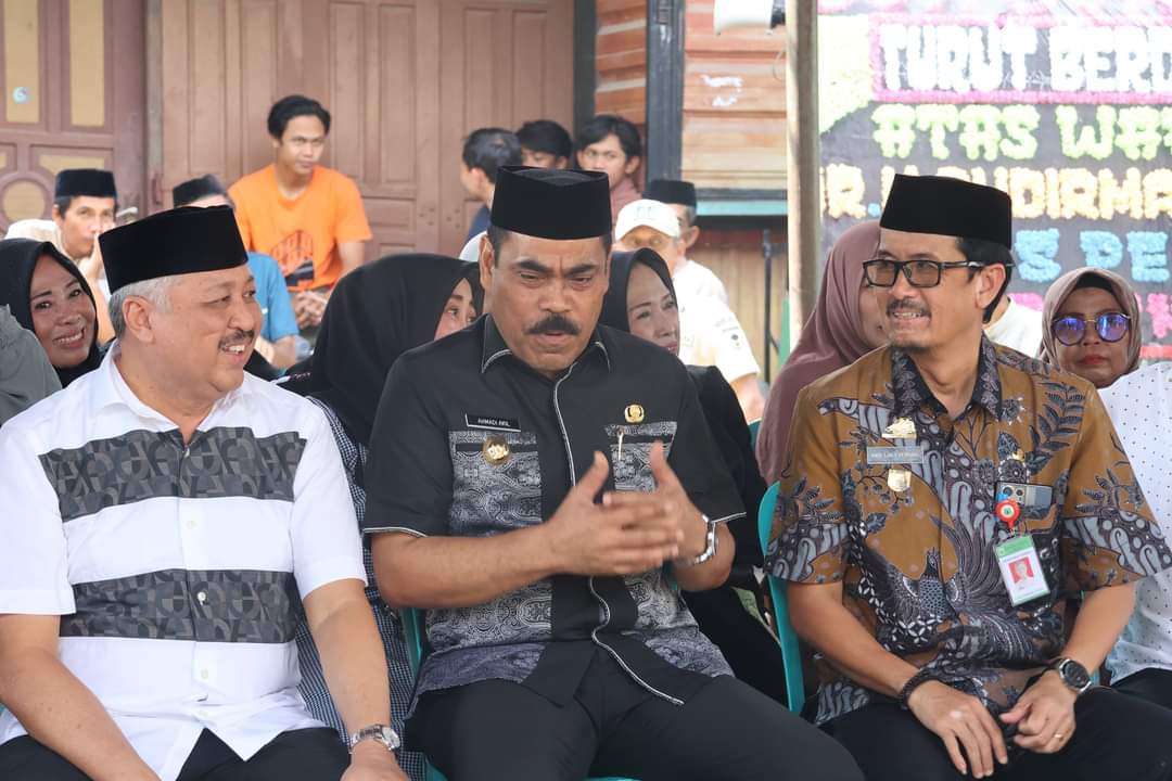 Pemkab Pinrang Berduka, Pj Bupati Ahmadi Akil Melayat di Rumah Kepala DLH Almarhum Sudiman