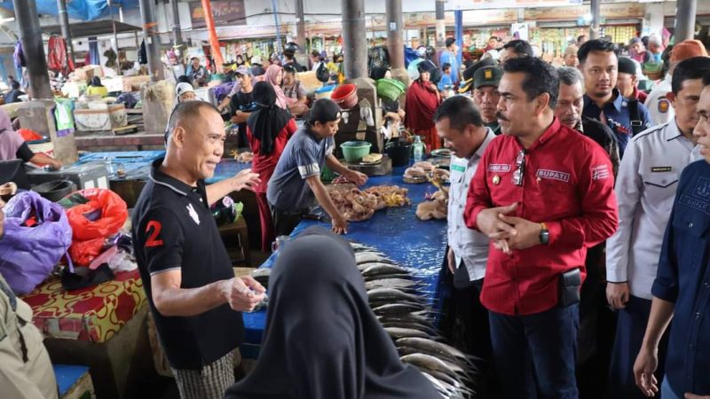 Upaya Tingkatkan Ekonomi Pinrang, Pj Bupati Ahmadi Akil Komitmen Beri Solusi Masalah Pedagang di Pasar Sentral