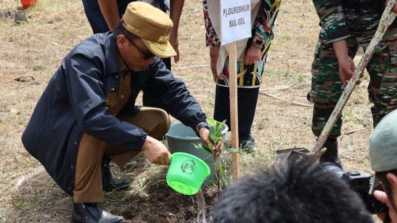 Pj Bupati Ahmadi Akil Dampingi Pj Gubernur Prof Zudan saat Kunker di Pinrang