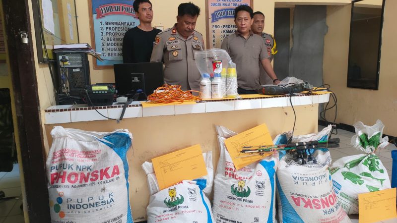 Polisi Amankan Pencuri Pupuk dan Alsintan yang Diamuk Massa