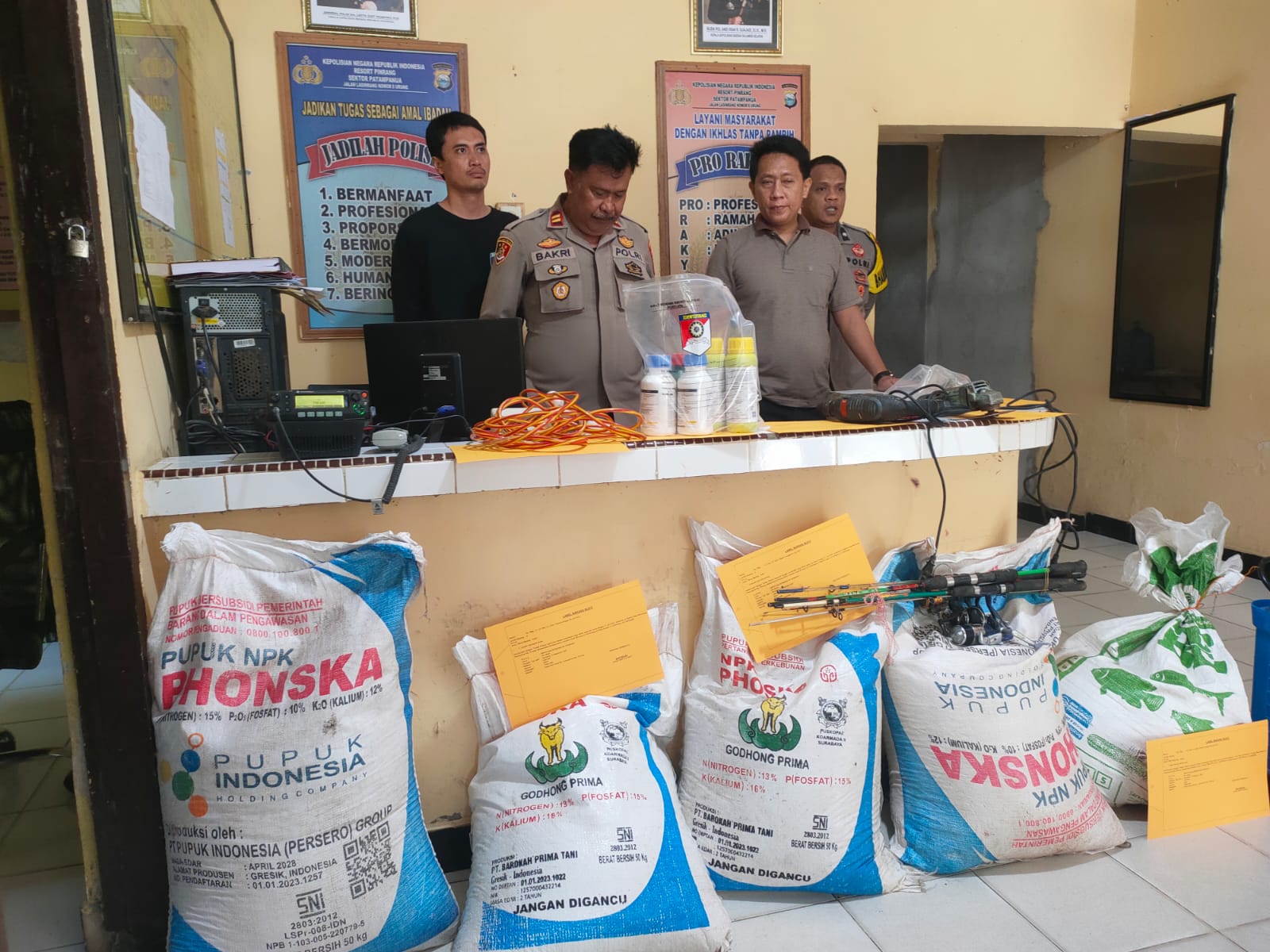 Polisi Amankan Pencuri Pupuk dan Alsintan yang Diamuk Massa
