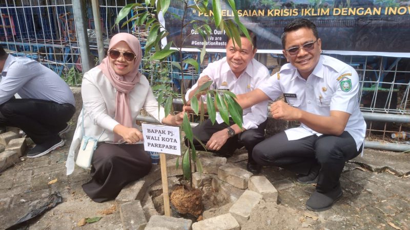 Sukseskan Gerakan Sulsel Menanam, Pemkot Parepare Tanam Pohon di Area Pelabuhan Nusantara