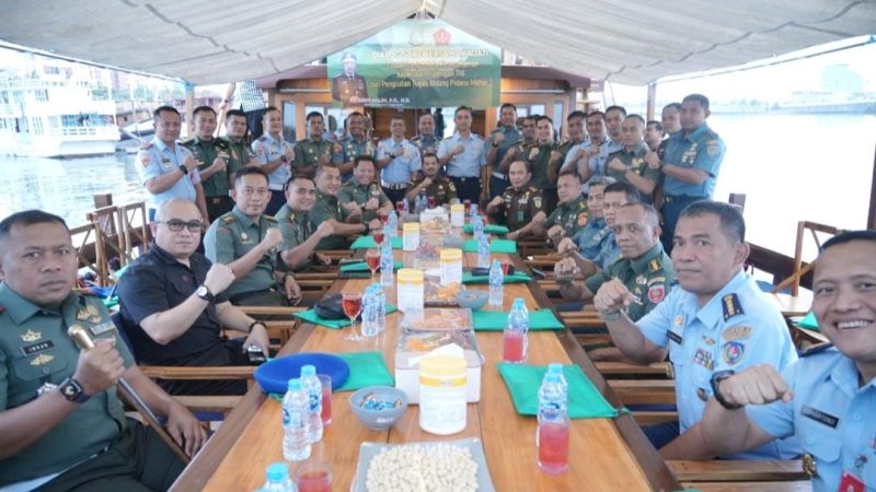 Kajati Sulsel Bincang Sore di Atas Kapal Phinisi, Bahas Sosialisasi Nita Kesepahaman Kejaksaan dan TNI