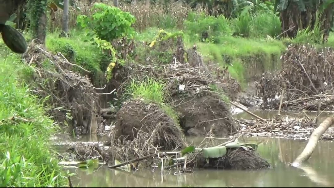 Dampak Banjir Kiriman, Jalan Tani di Desa Bungi Amblas ke Sungai