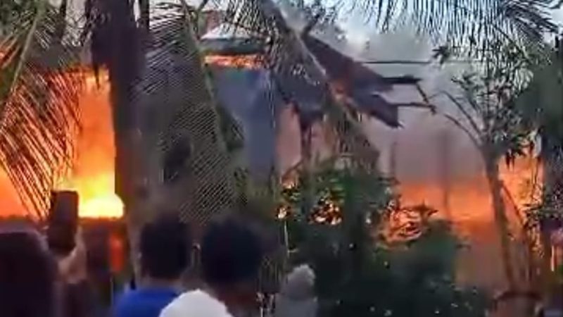 Dua Rumah Panggung di Pemukiman Padat Penduduk di Pinrang Ludes Terbakar