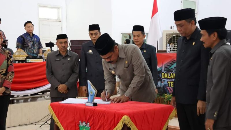 Pj Bupati Ahmadi Akil Hadiri Paripurna DPRD Pinrang Tentang Persetujuan Ranperda APBD 2023