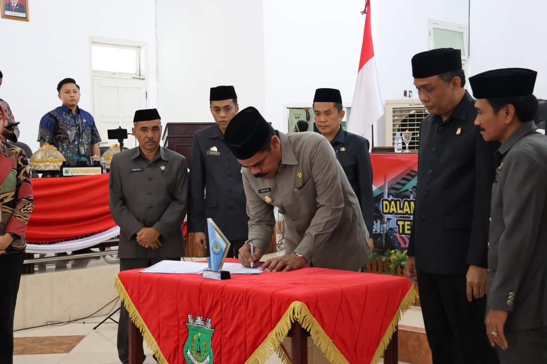 Pj Bupati Ahmadi Akil Hadiri Paripurna DPRD Pinrang Tentang Persetujuan Ranperda APBD 2023