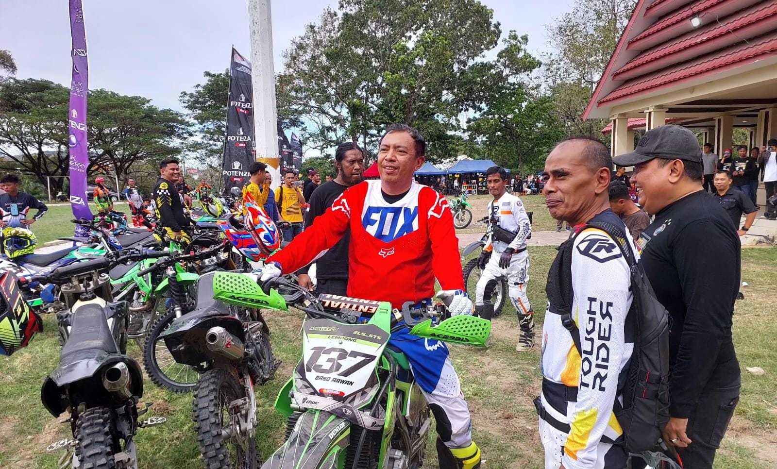 Pj Wali Kota Akbar Ali Lepas Peserta One Day Trail Adventure Parepare