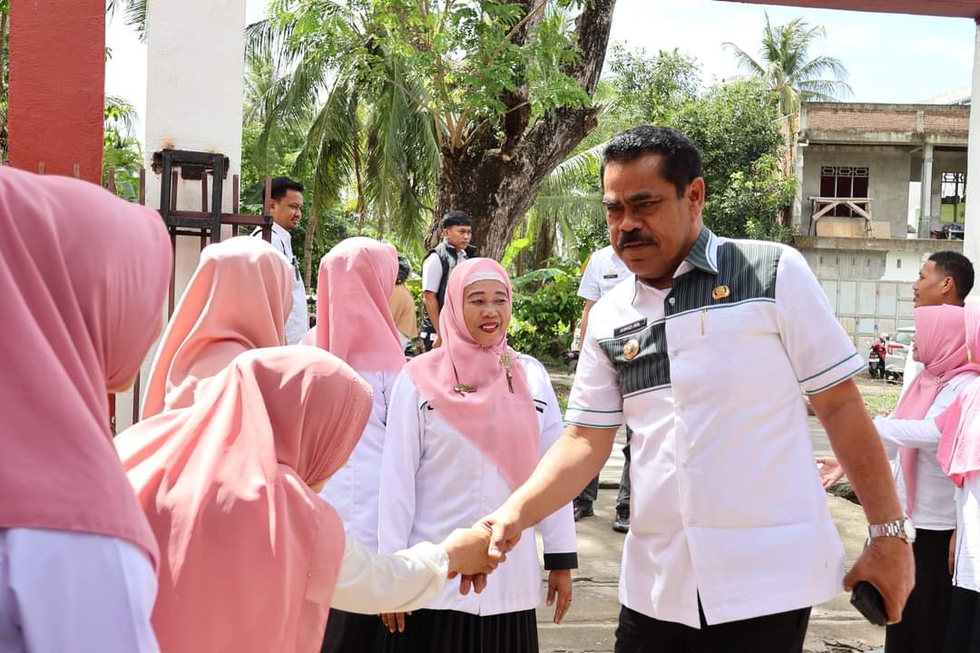 Pj Bupati Ahmadi Akil Kunjungi Sekolah-Sekolah di Pinrang