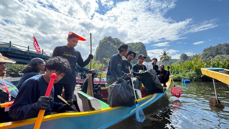 Libatkan Masyarakat, Komunitas dan Relawan TERRA, Telkomsel Jaga Bumi Ciptakan Jejak Kebaikan di Kawasan Geopark Rammang-Rammang Maros