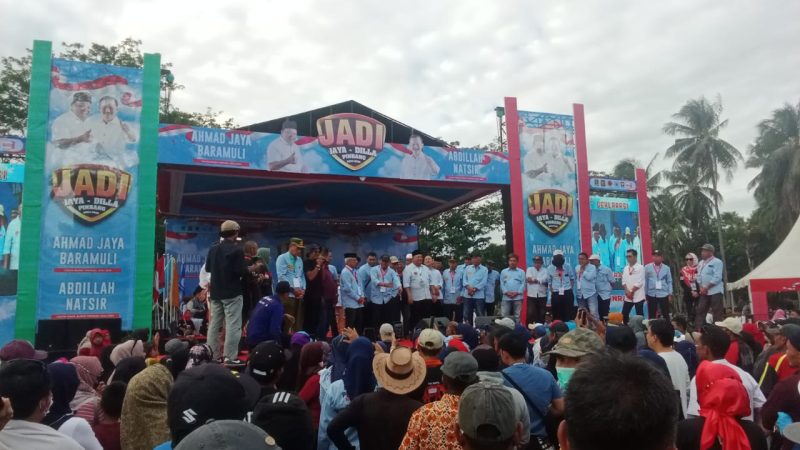 Meriahkan Deklarasi Pasangan Jaya-Dillah, Belasan Ribu Orang Penuhi Lapangan Poleko Pinrang