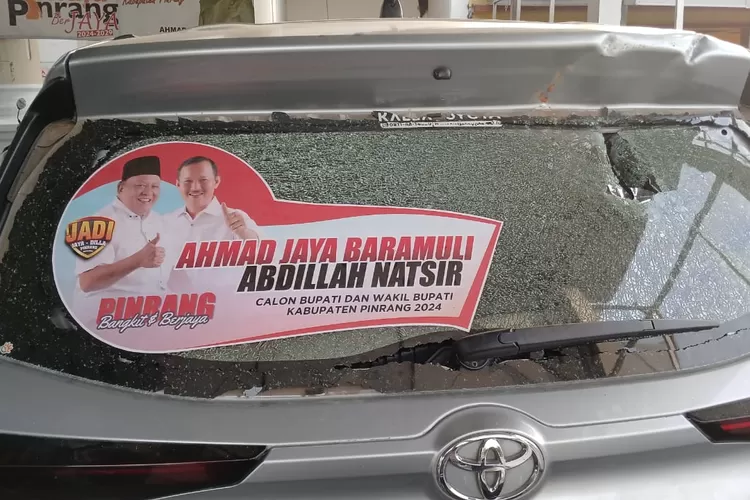 Mobil Pendukung Paslon Jaya-Dilah Dilempari Batu OTK di Jalur Dua Paleteang