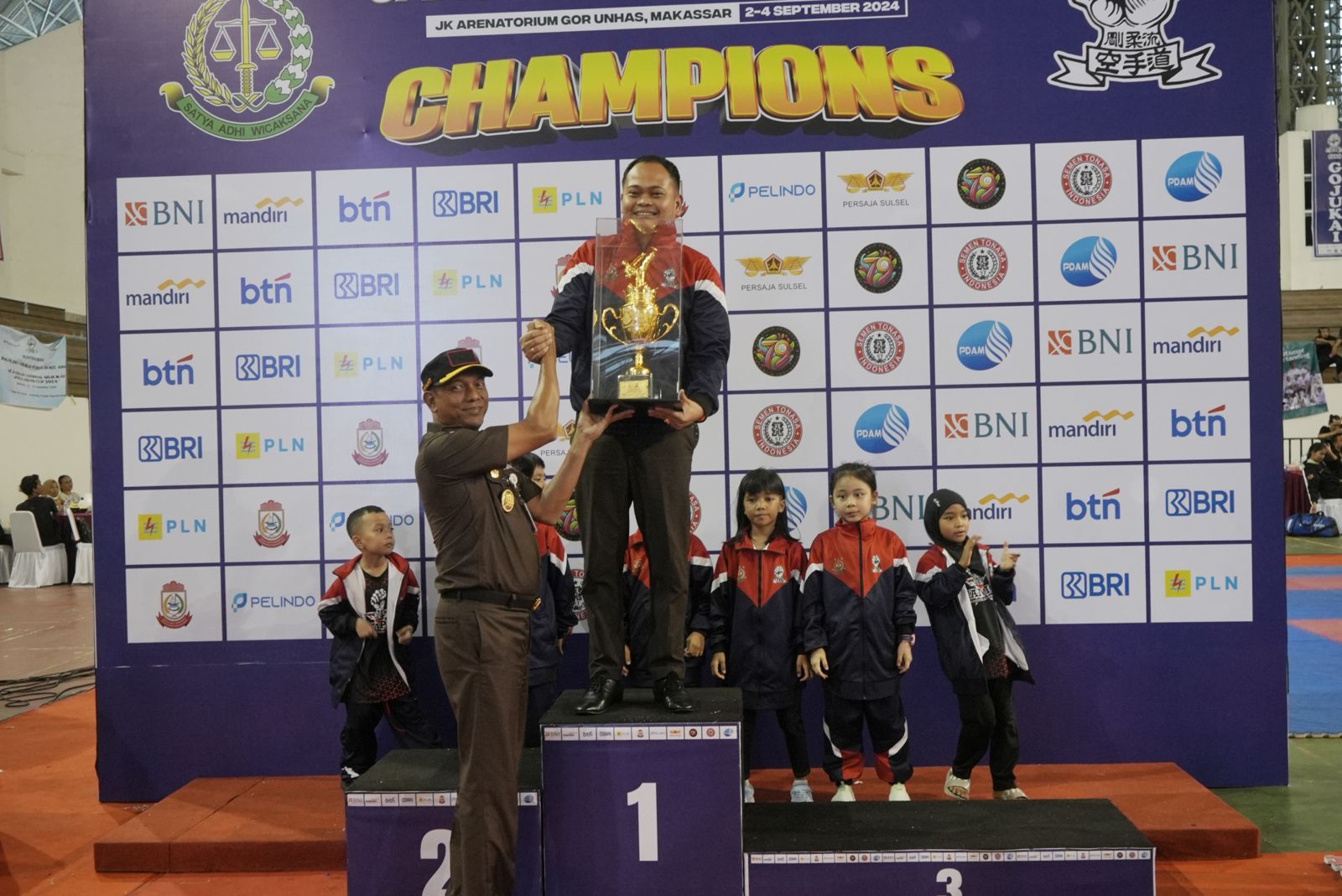 Kontingen Komda Sulsel Sukses Pertahankan Juara Umum di Kejurnas Karate Jaksa Agung Cup 2024