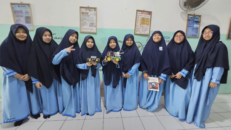 Murid SMPIT Darul Fikri Sukses Ciptakan Robot Pintar yang Dapat Menghindari Penghalang