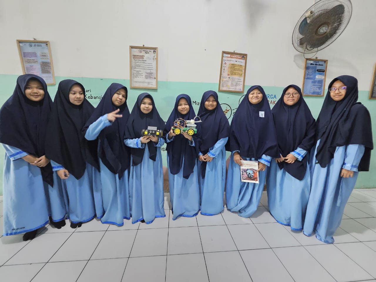 Murid SMPIT Darul Fikri Sukses Ciptakan Robot Pintar yang Dapat Menghindari Penghalang