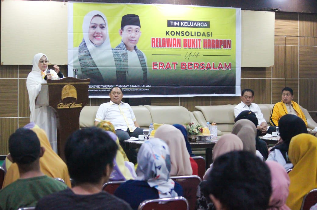 Lukman B Kady Yakini Erat Bersalam Pasangan Paling Mampu Lanjutkan Pembangunan Parepare