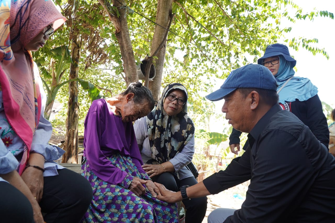 Pj Wali Kota Akbar Ali Kunjungi Warga Miskin di Bumi Harapan