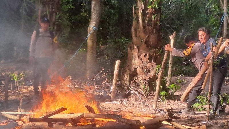 Polres Pinrang Musnahkan Gelanggang Sabung Ayam di Dusun Banga