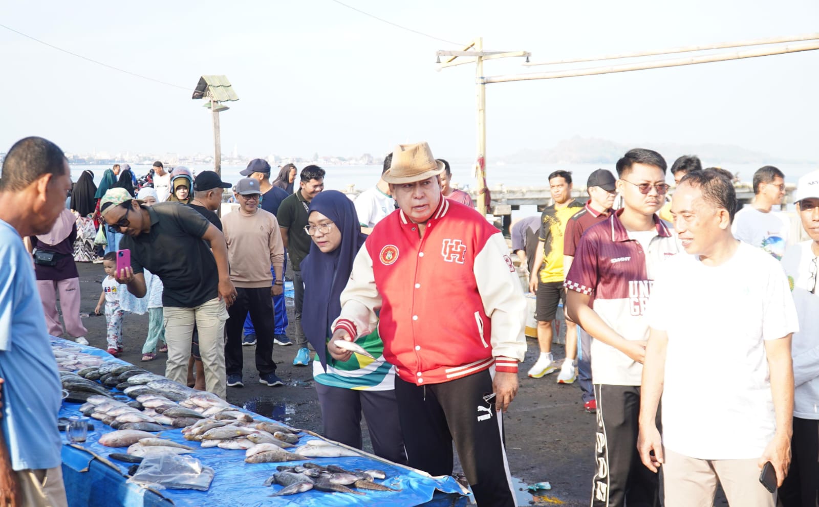 Pj Wali Kota Abdul Hayat Cek Harga dan Stok Bapok di Pasar Lakessi