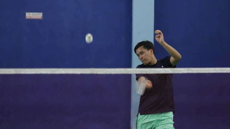 Tetap Bugar Jelang Pilkada, ANH Main Badminton bersama Wartawan