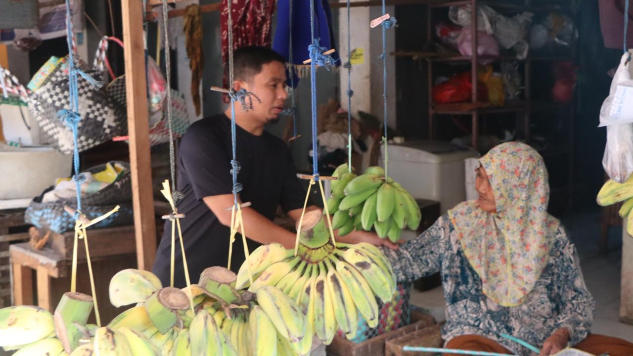 Blusukan di Pasar Labukkang, TSM Komitmen Tingkatkan Ekonomi Pedagang Tradisional