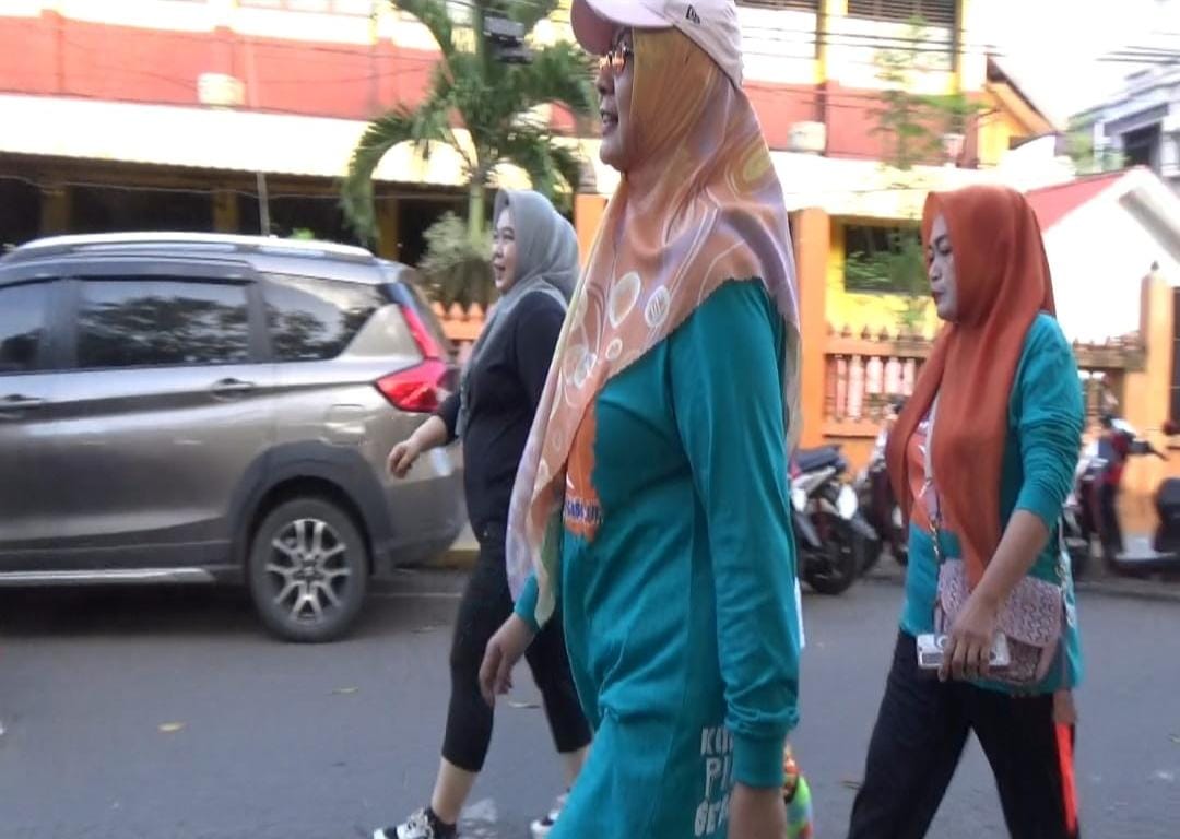 Istri Cabup Pinrang Nomor 2 Jogging dan Senam bersama Warga