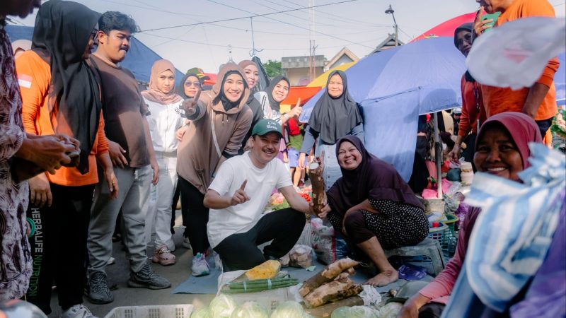 Manfaatkan Weekend, Cawabup Abdillah Natsir Sapa Warga di Pasar Sentral