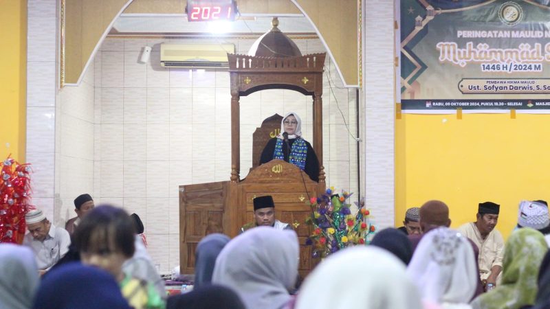 Ketua BKMT Parepare Erna Rasyid Taufan Hadiri Maulid di Masjid Ashabul Kahfi