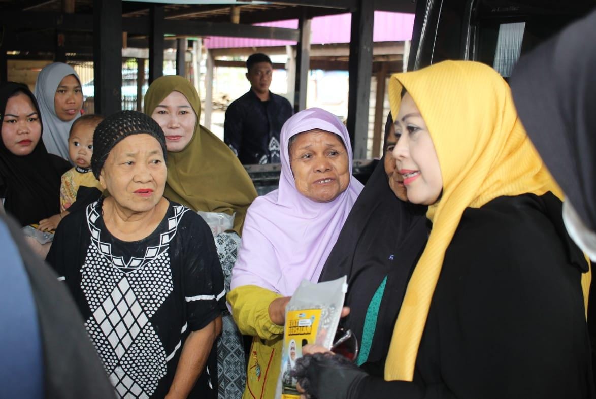 Ibu Aisyah Tutu Bernazar Puasa bila Erat Bersalam Menang