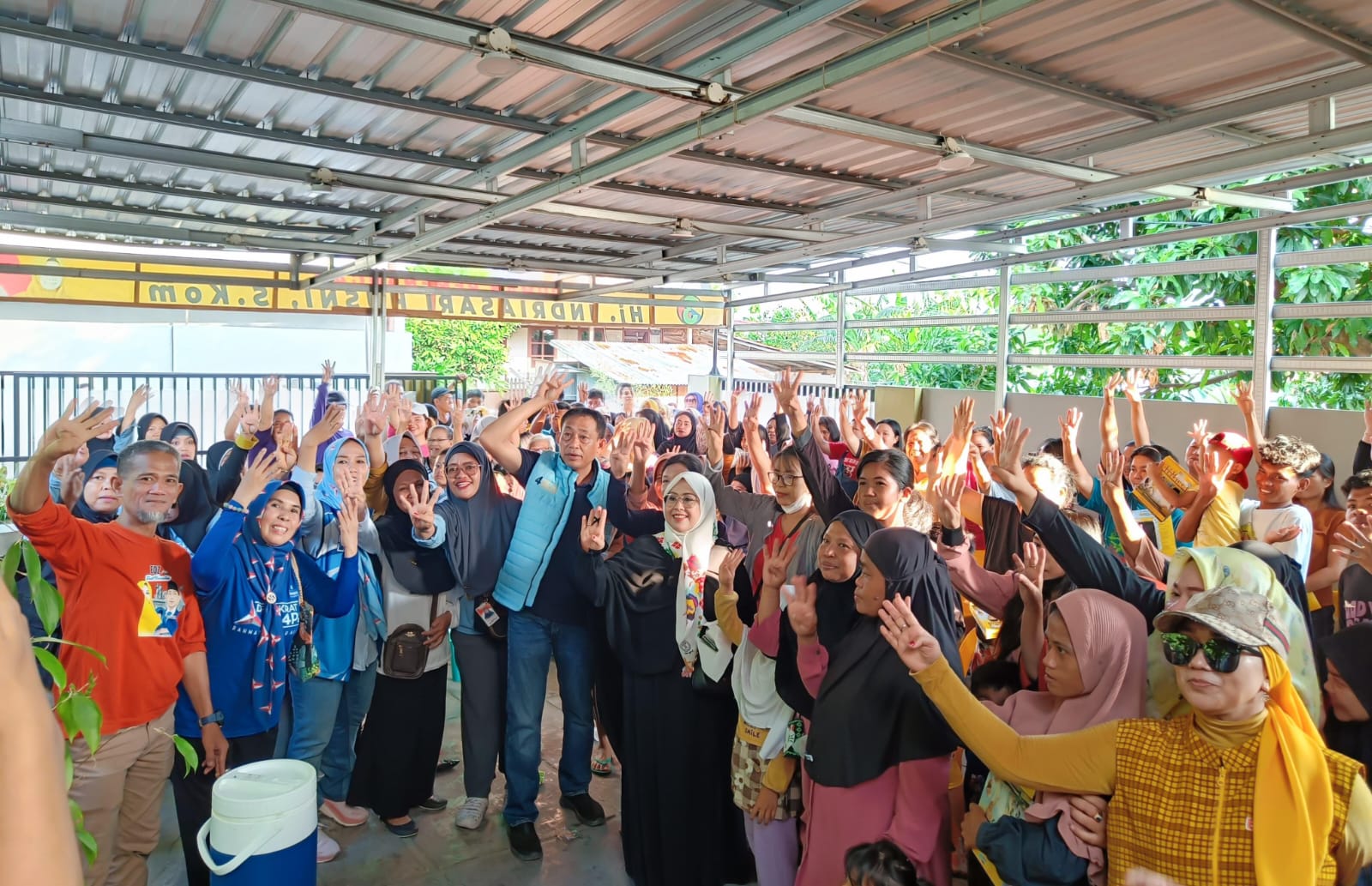 Erat Bersalam Kunjungi Warga Bukit Indah, Barto Rabang: Berkat Taufan Pawe Lorong Kami Terang