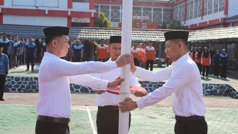 Gelar Upacara Peringatan Hari Sumpah Pemuda ke 96 Tahun 2024, WBP Lapas IIA Parepare sebagai Pengibar Bendera Merah Putih