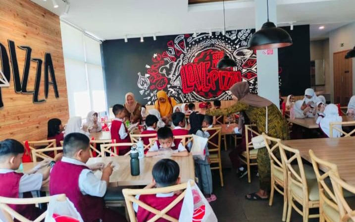 Wajib Bayar Rp55 Ribu, Siswa Ikuti Program Pembelajaran SDN 19 Parepare di Pizza Hut