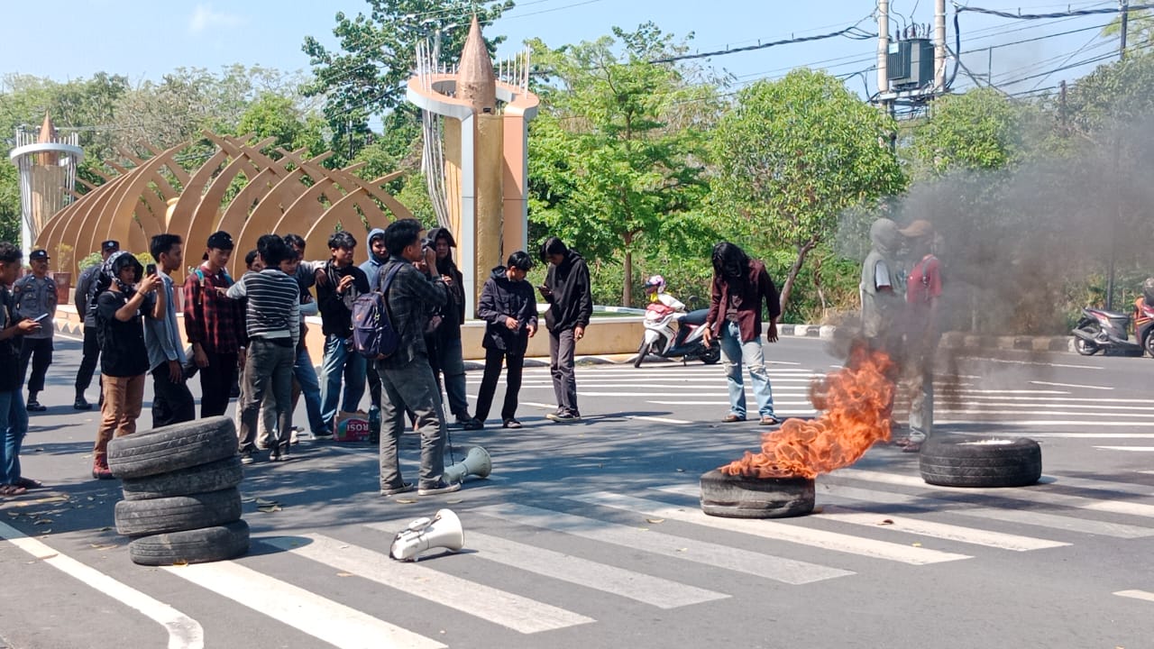 Mahasiswa Demo Kantor Walikota, Pertanyakan Miliaran Utang Pemkot Parepare