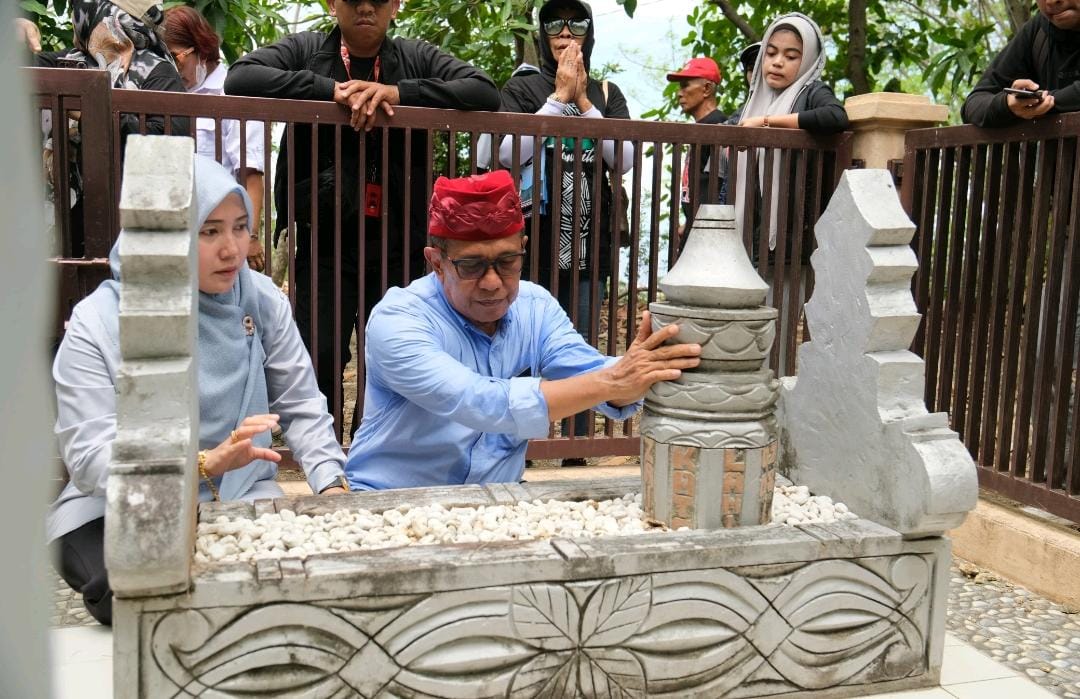 Prof Bakhtiar Tijjang Ziarah ke Makam Zain Katoe dan Herman Zain Katoe