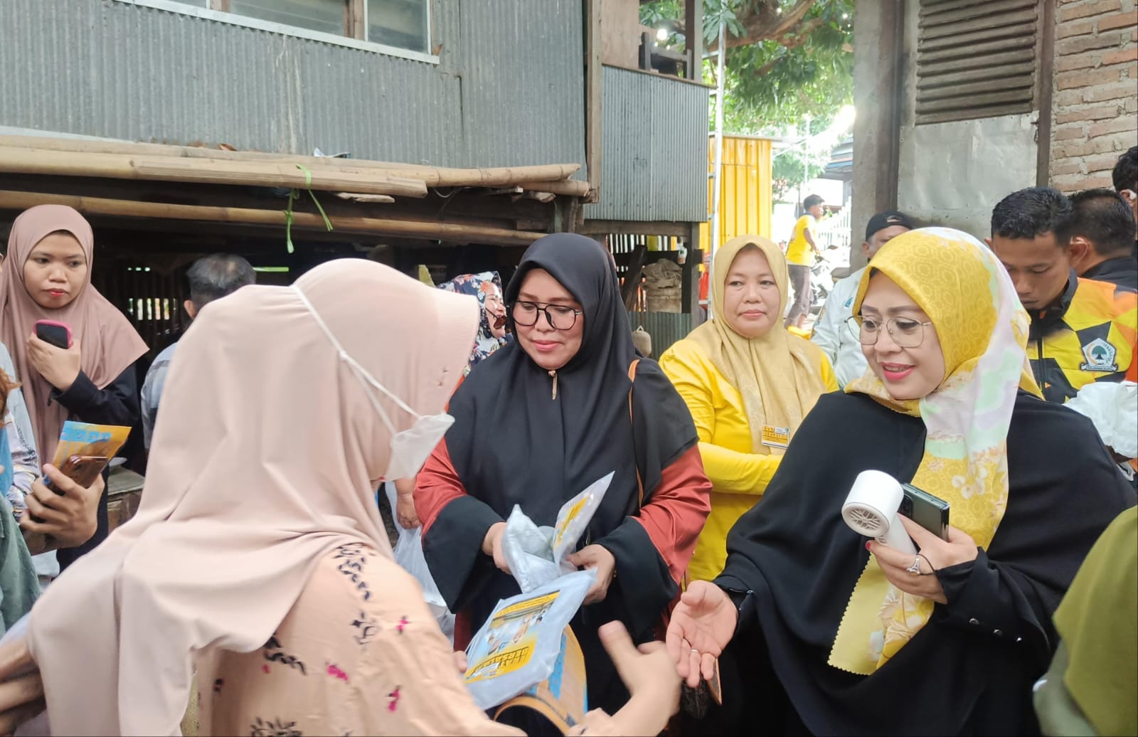 Erat Bersalam Perkenalkan Program Bantuan UMKM dan Kepedulian terhadap ASN saat Blusukan di Bukit Harapan